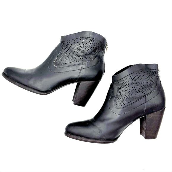 EUC UGG Charlotte Perforated Leather Heeled Western Booties 8.5 / Casual Rustic - Picture 2 of 11